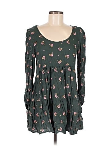 Urban Outfitters 3/4 Sleeve T-Shirt (view 1)