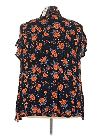 Lane Bryant Outlet Short Sleeve Blouse (view 2)