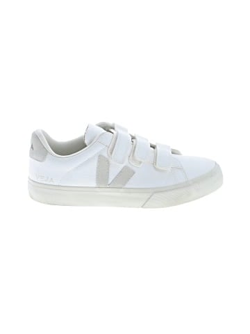 VEJA Sneakers (view 1)