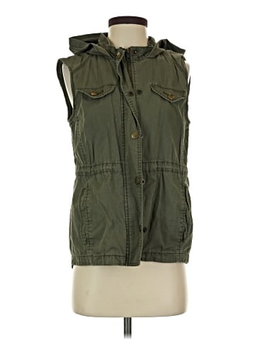 Gap Outlet Vest (view 1)