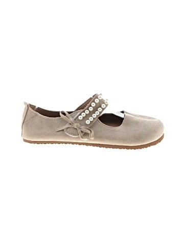 Unbranded Flats (view 1)