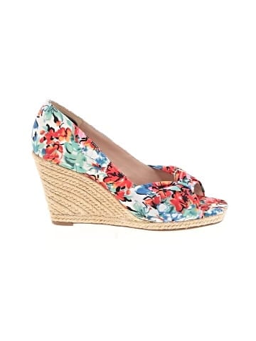 Kelly & Katie Wedges (view 1)