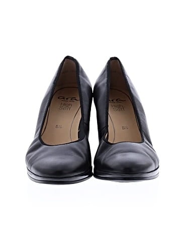 Ara Heels (view 2)