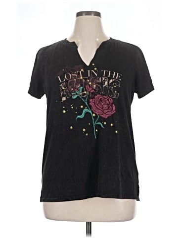 Maurices Short Sleeve T-Shirt (view 1)