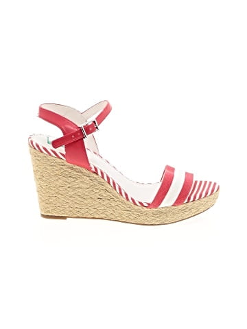 Kelly & Katie Wedges (view 1)