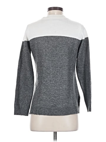 Elizabeth & Clarke Pullover Sweater (view 2)