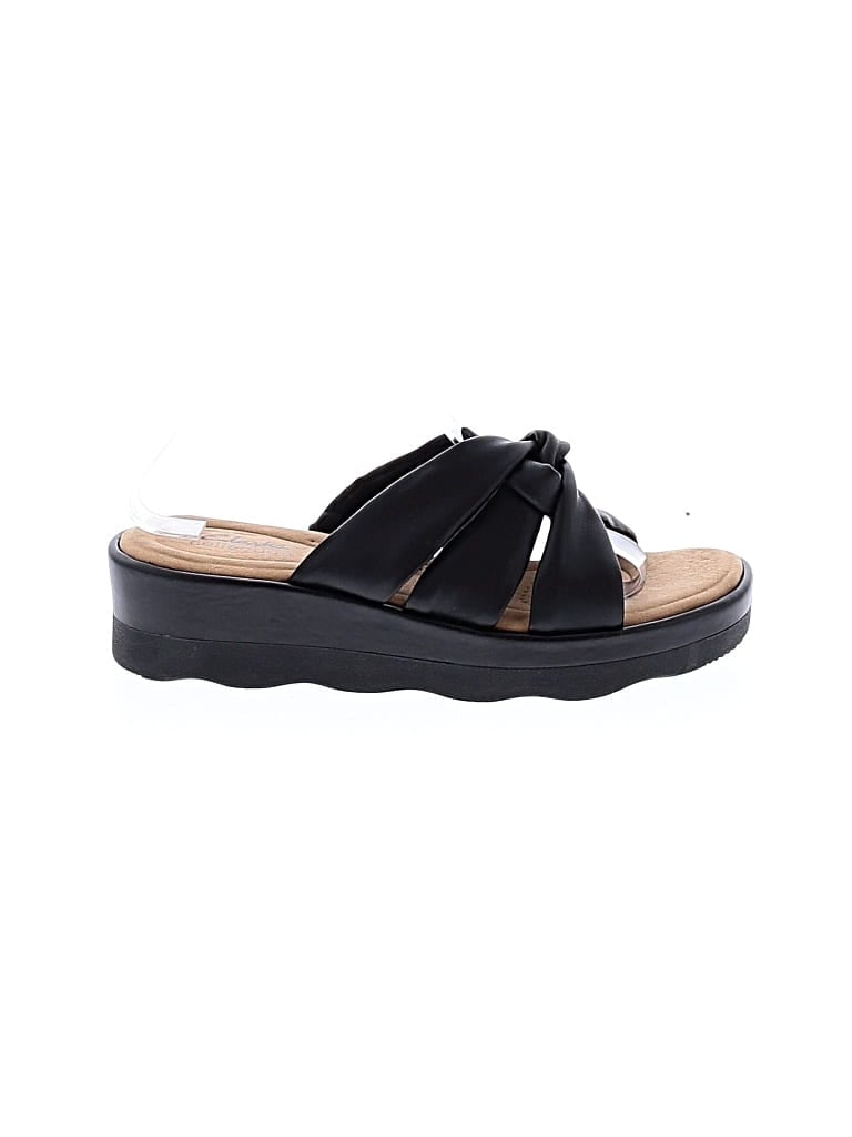 Pre-owned Clarks Sandals In Black
