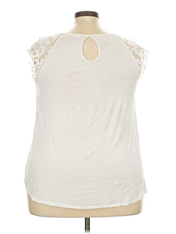 No Boundaries Sleeveless Blouse (view 2)