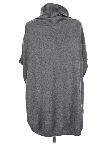Sisters Poncho (view 2)