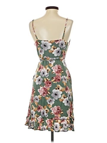 Listicle Sleeveless Top (view 2)