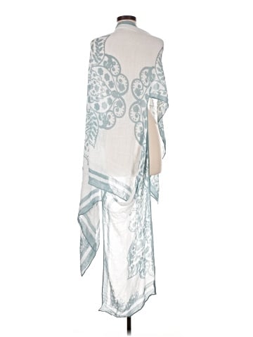 Lovestitch Poncho (view 2)