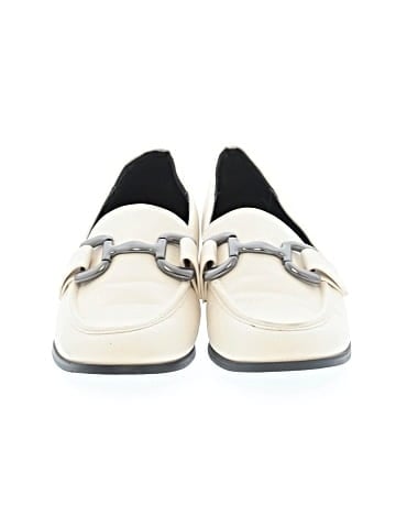 Elle Flats (view 2)