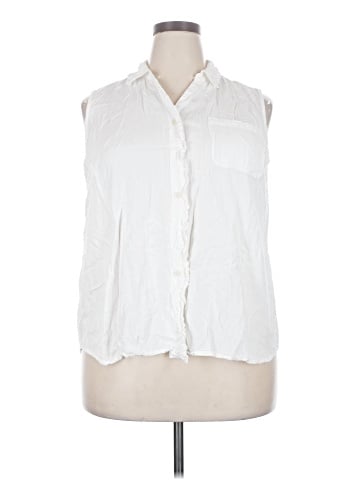 North Style Sleeveless Button-Down Shirt (view 1)