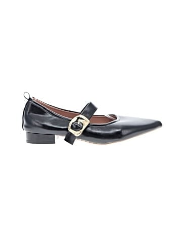 Unbranded Flats (view 1)