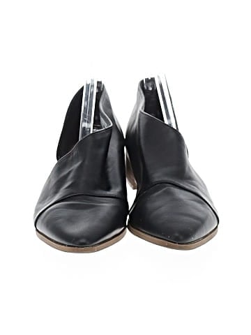 Universal Thread Flats (view 2)