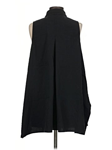Neiman Marcus Sleeveless Button-Down Shirt (view 2)