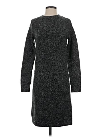 Uniqlo Turtleneck Sweater (view 1)
