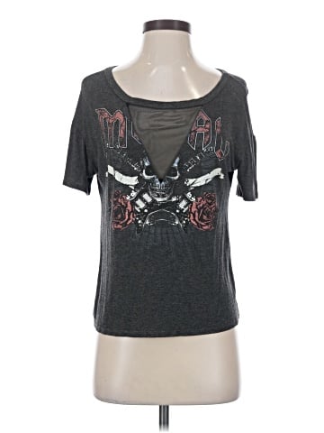 Charlotte Russe Short Sleeve T-Shirt (view 1)
