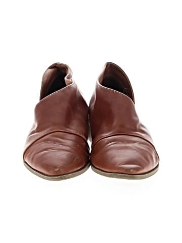 Universal Thread Flats (view 2)
