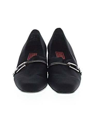 Munro American Heels (view 2)
