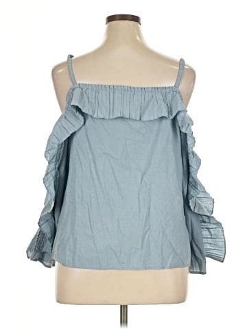 It's 3/4 Sleeve Blouse (view 2)