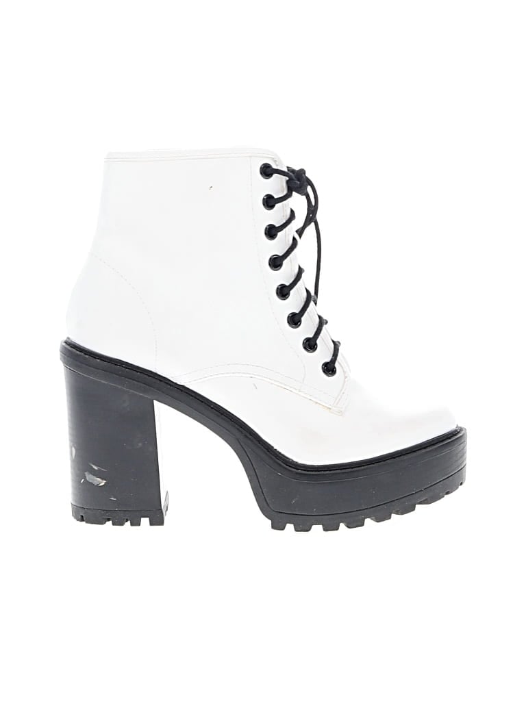 Pre-owned Soda Ankle Boots In White