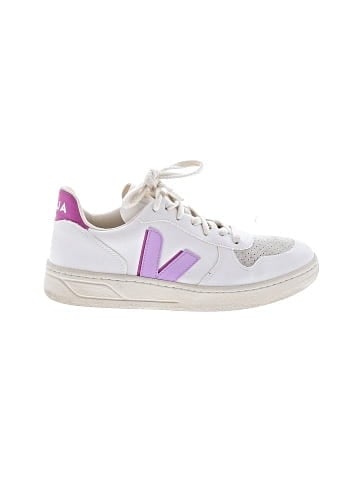 VEJA Sneakers (view 1)
