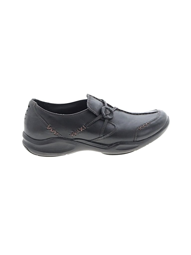 Pre-owned Clarks Flats In Black