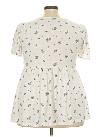 Torrid Short Sleeve T-Shirt (view 2)