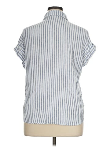 Korye Short Sleeve Button-Down Shirt (view 2)