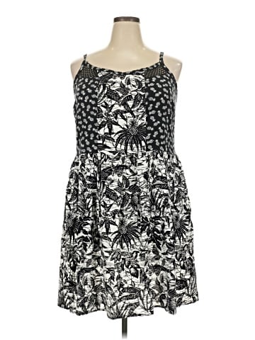 TWO by Vince Camuto Casual Dress (view 1)