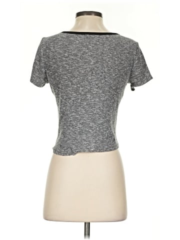 Charlotte Russe Short Sleeve T-Shirt (view 2)