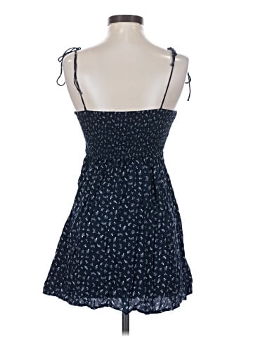 Old Navy Casual Dress (view 2)