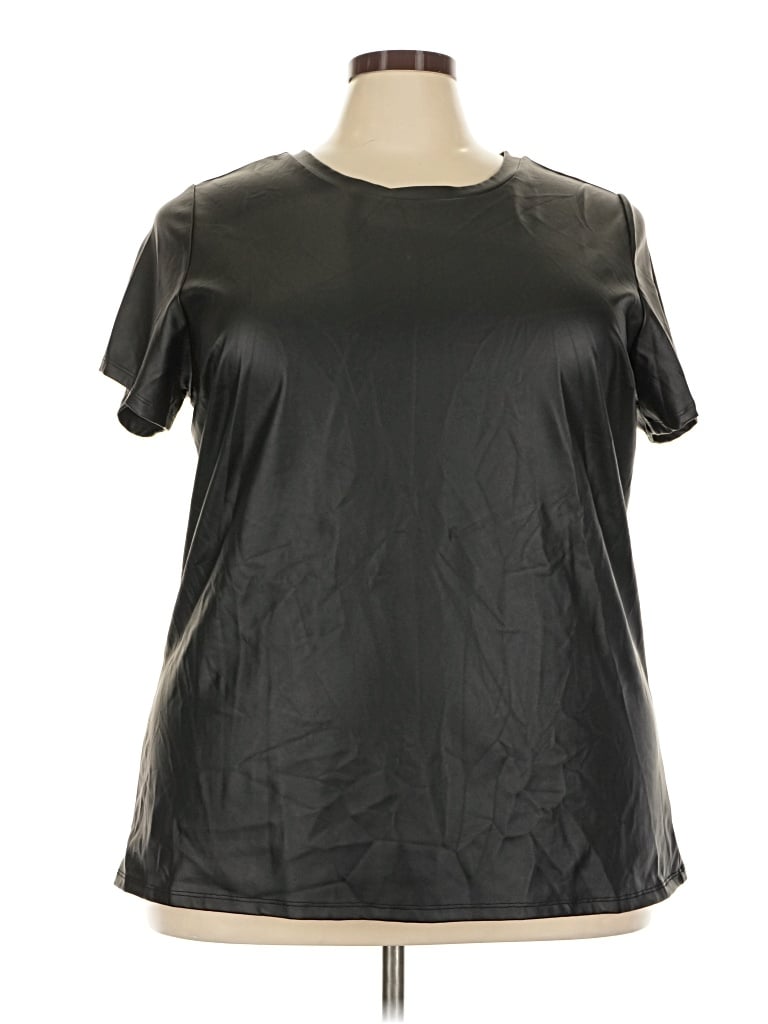 Click to view more detailed imagery on our partner's website Pre-owned Torrid Active T-shirt In Black