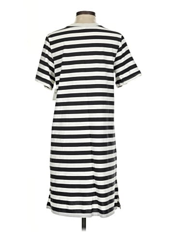 Old Navy Casual Dress (view 2)