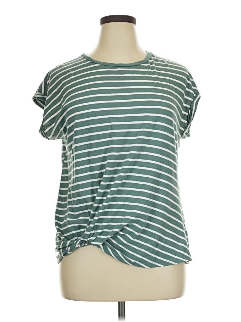Pre-owned 24/7 Maurices Short Sleeve T-shirt In Green