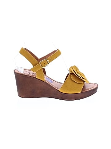 Mariella Wedges (view 1)