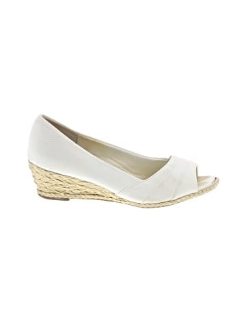Kelly & Katie Wedges (view 1)