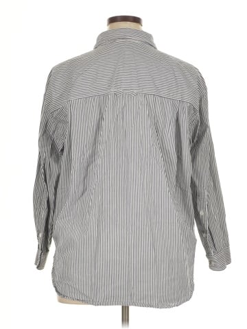Gloria Vanderbilt Long Sleeve Button-Down Shirt (view 2)