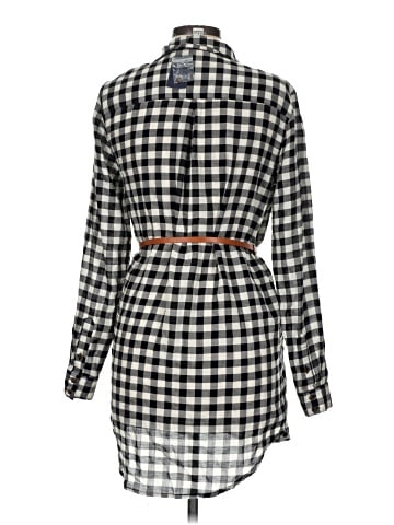Forever 21 Long Sleeve Button-Down Shirt (view 2)