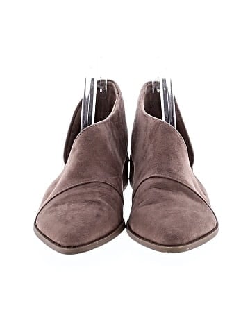Universal Thread Flats (view 2)