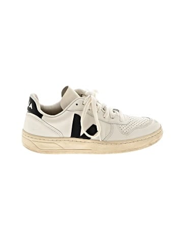 VEJA Sneakers (view 1)