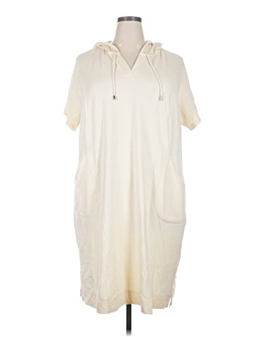 Joan Rivers Poncho (view 1)