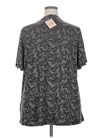 BLOOMCHIC Short Sleeve T-Shirt (view 2)