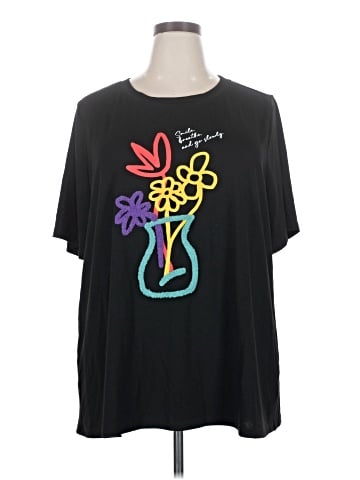 BLOOMCHIC Short Sleeve T-Shirt (view 1)