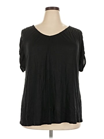 Jennifer Lopez Short Sleeve T-Shirt (view 1)