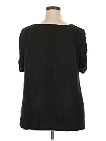 Jennifer Lopez Short Sleeve T-Shirt (view 2)