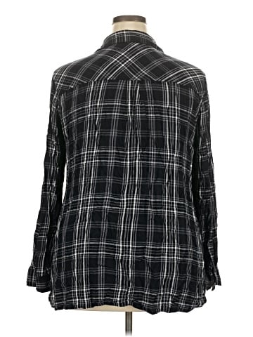 Old Navy Long Sleeve Button-Down Shirt (view 2)