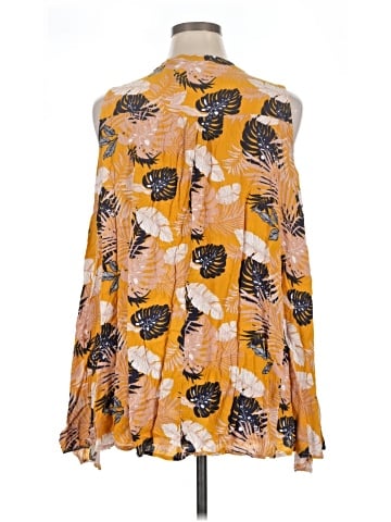 Umgee Sleeveless Blouse (view 2)
