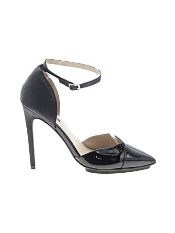 Michael Antonio Heels (view 1)